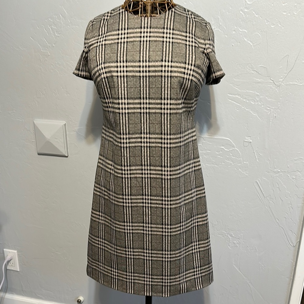 Calvin Klein Classic Plaid Short Sleeve Dress. Tan , black with gold flecks. 6